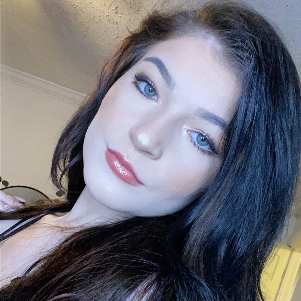 Meet your Posher, Clover & moon